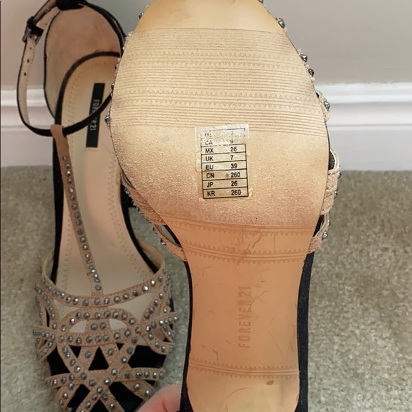 Brand new, never worn - Picture 2 of 3